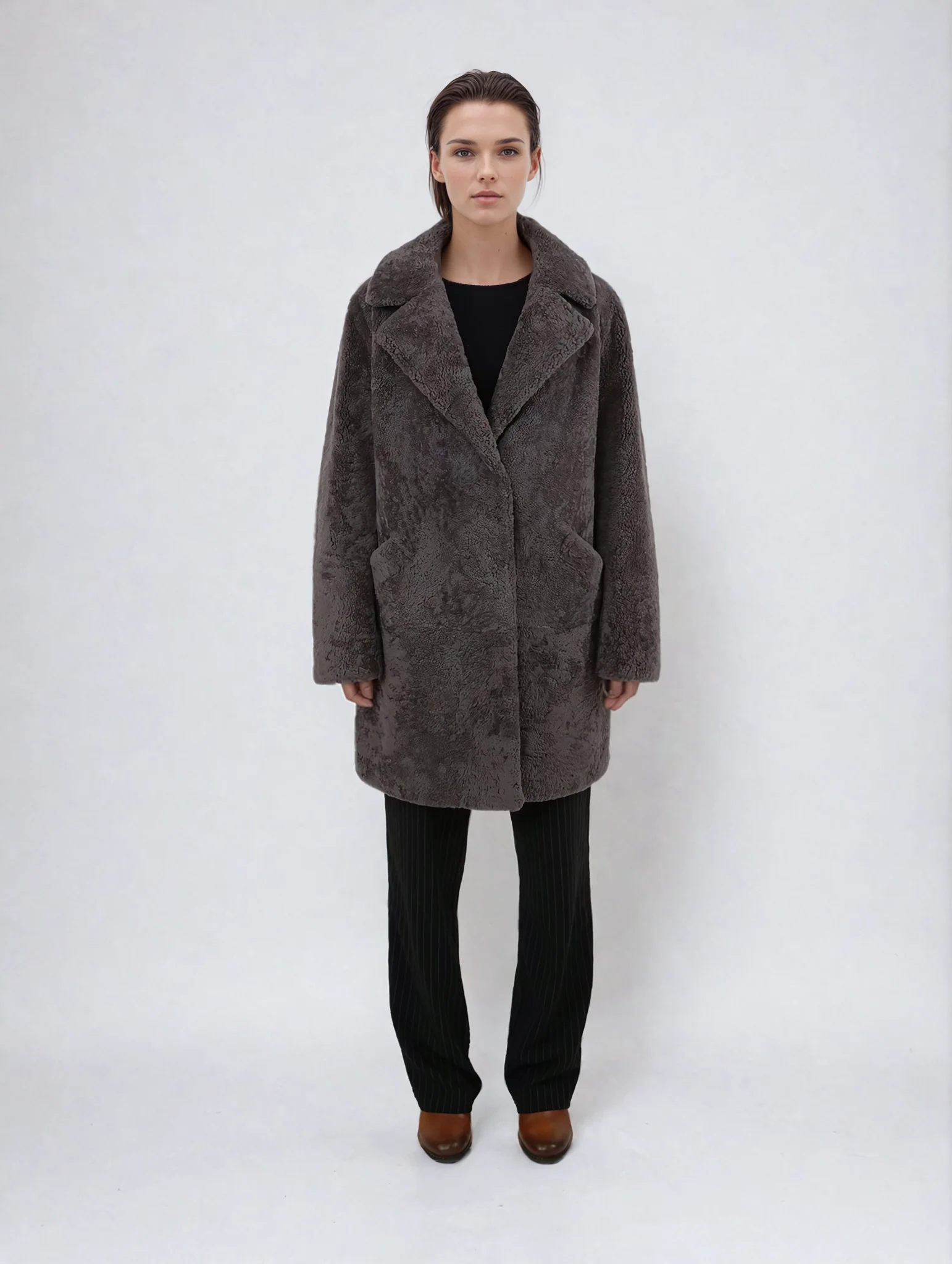 April, 85 cm. - Krave - Curly Lamb - Kvinder - Taupe