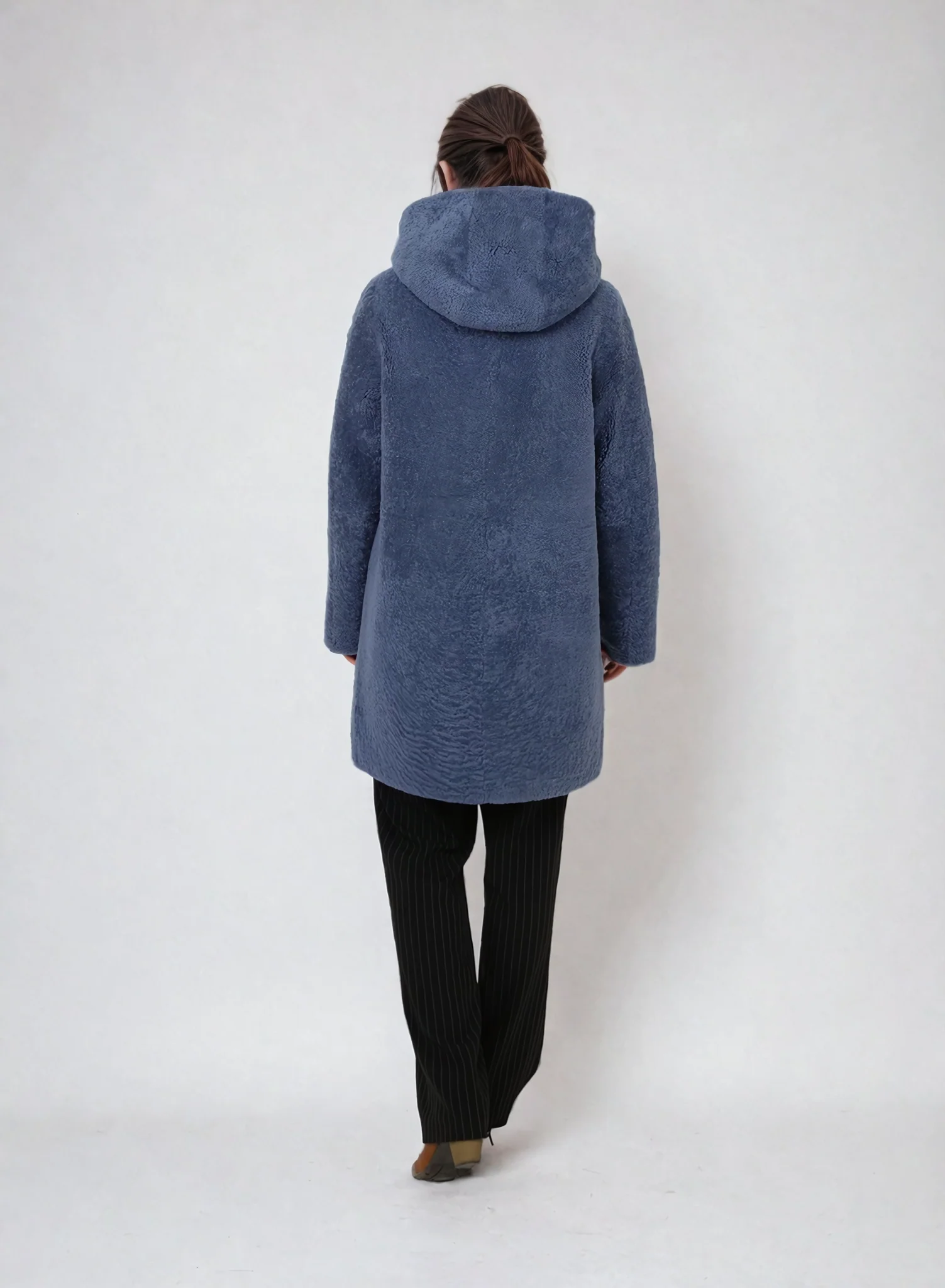 Delaney, 87 cm. - Hætte - Lammepels Jakke - Kvinde - Blå - Image 6