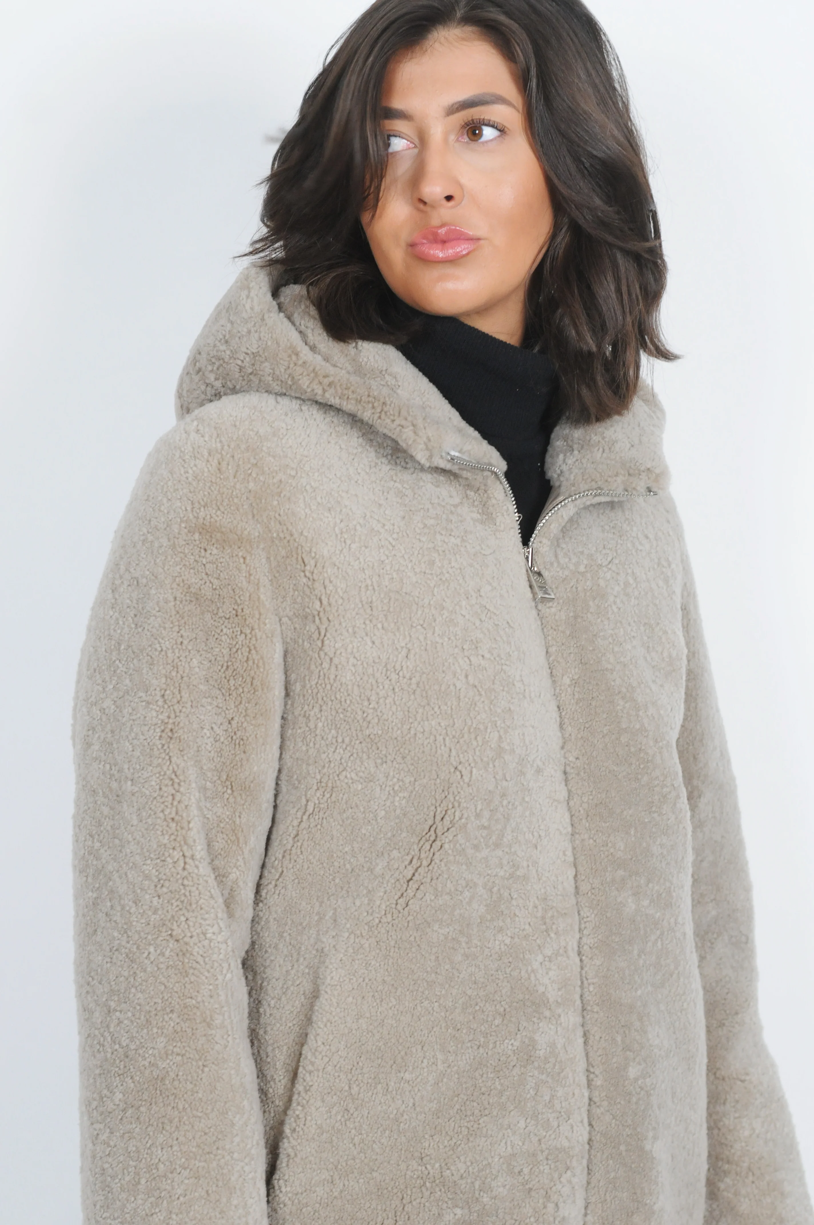 Delaney, 87 cm - Curly lammejakke med hætte - Dame - Grå - Image 3