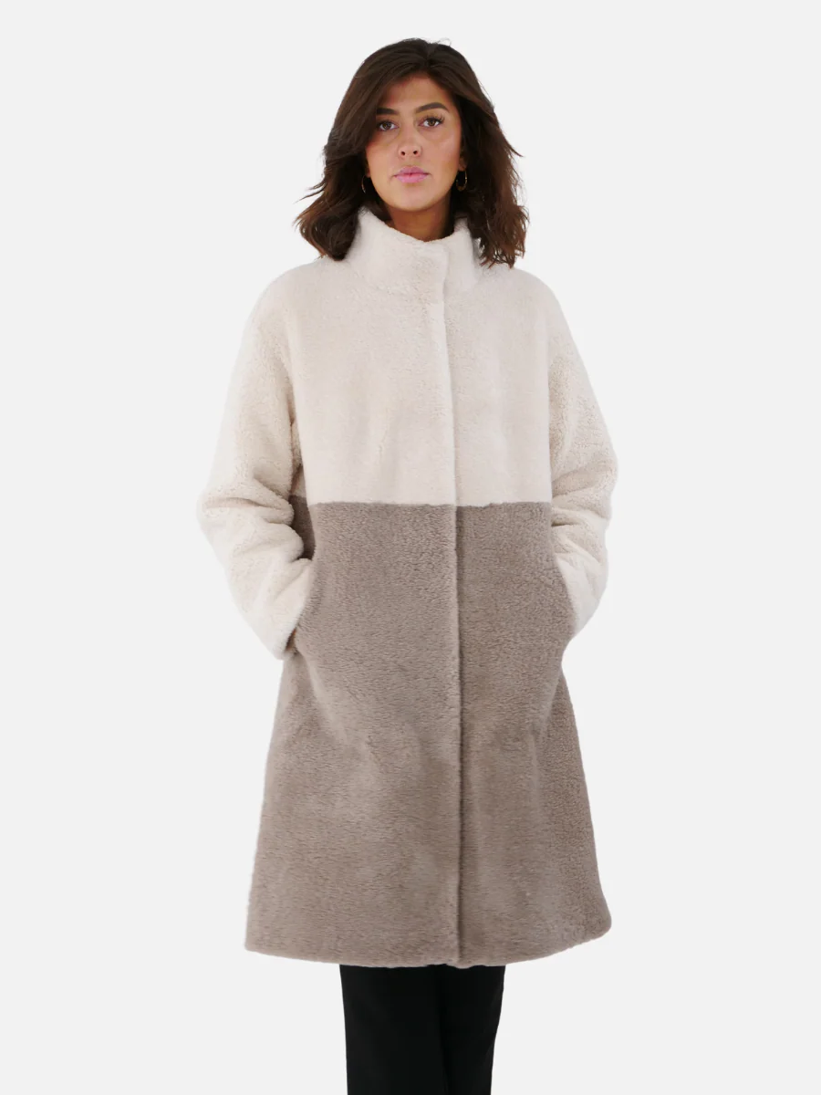 Filuka, 100 cm. - Krave - Curly Lamb Coat - Kvinder - Beige & Gray