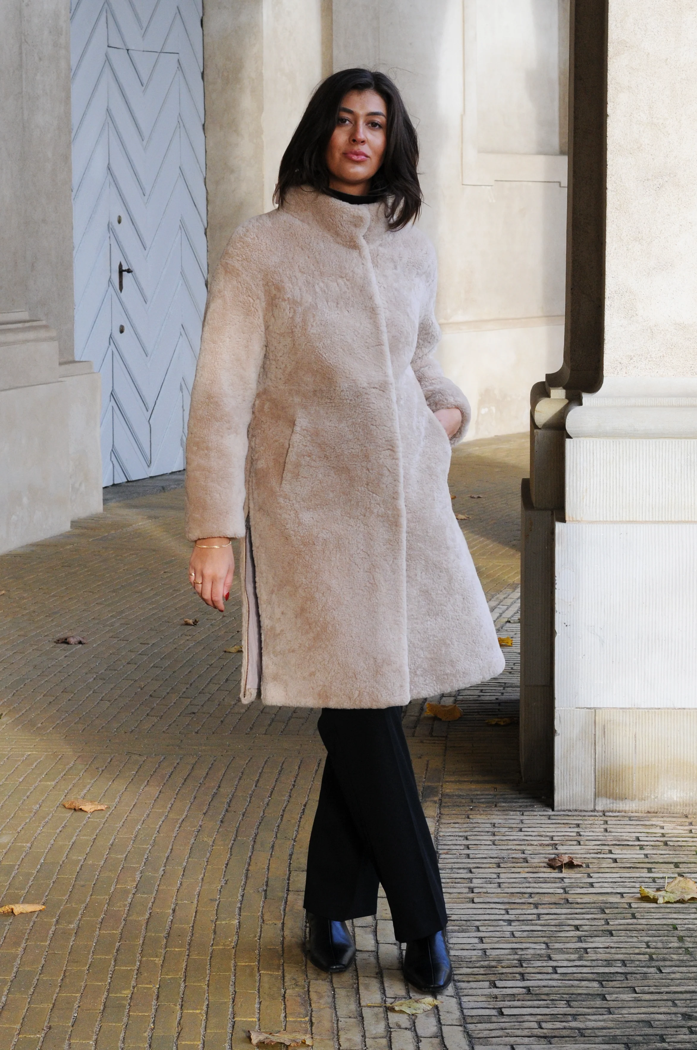 Filuka, 100 cm. - Krave - Curly Lamb - Kvinder - Dark Beige