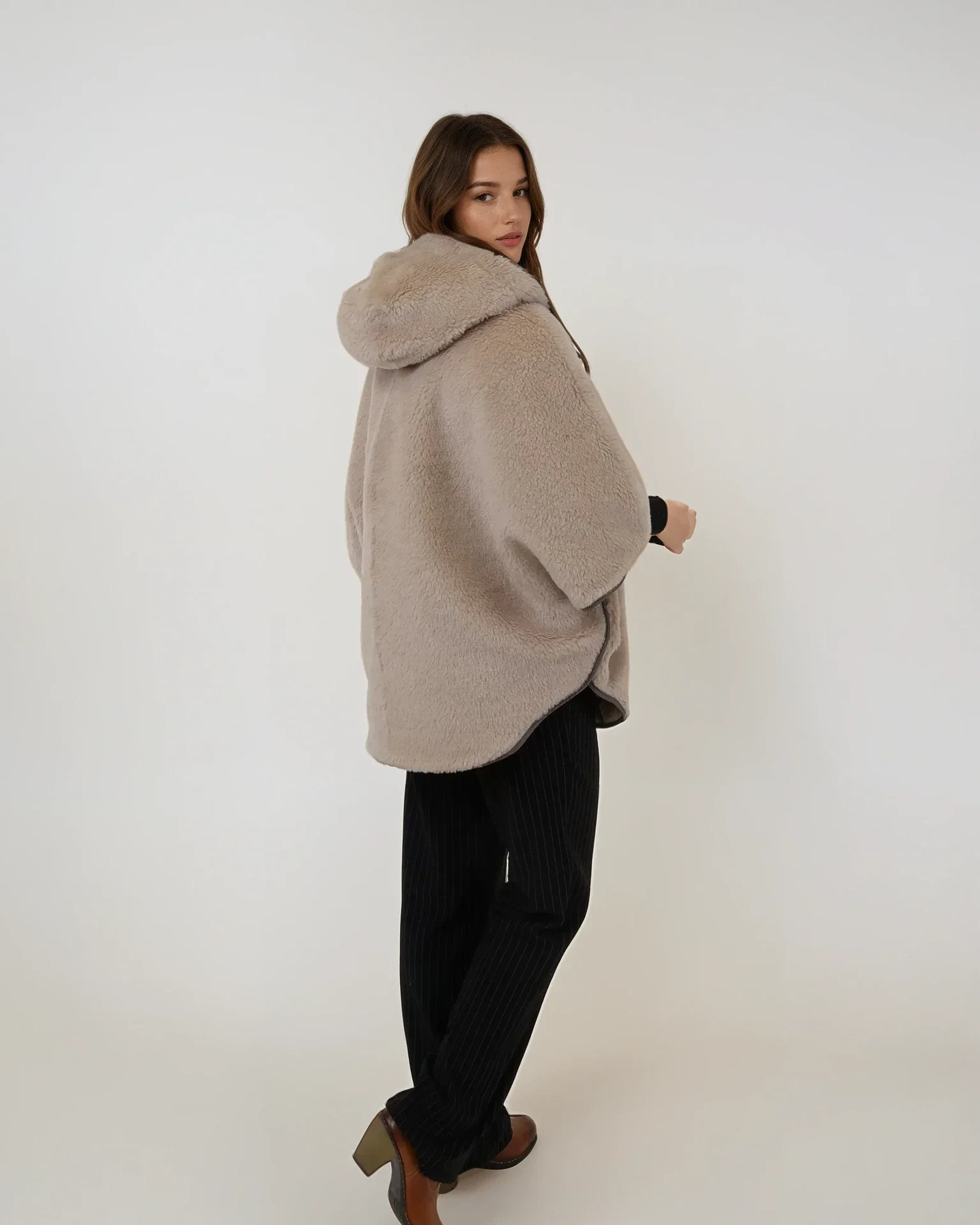 Iseult Poncho, 76 cm. - Tekstil - Kvinder - Kamel - Image 9