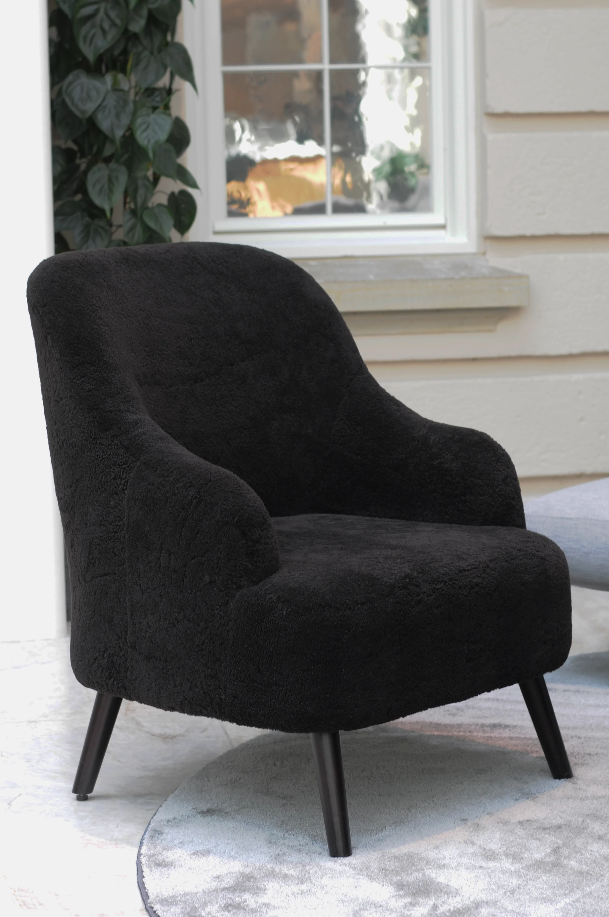 Lammeskindsstol - Levinsky chair no. 2 Australsk lammeskind - Mørke brun