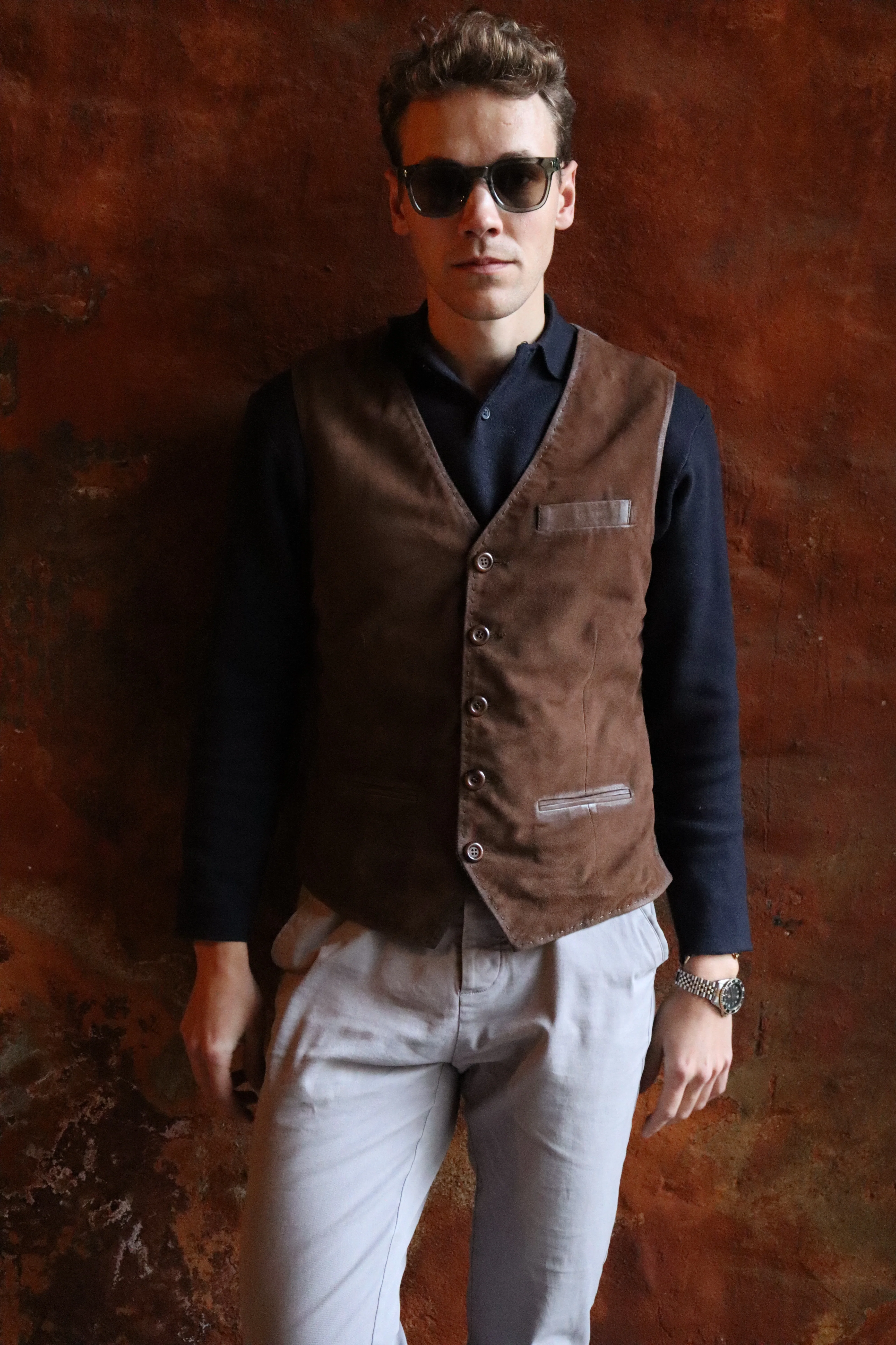 Renzo Vest, 60 cm. - ged ruskind læder - mand - tobak