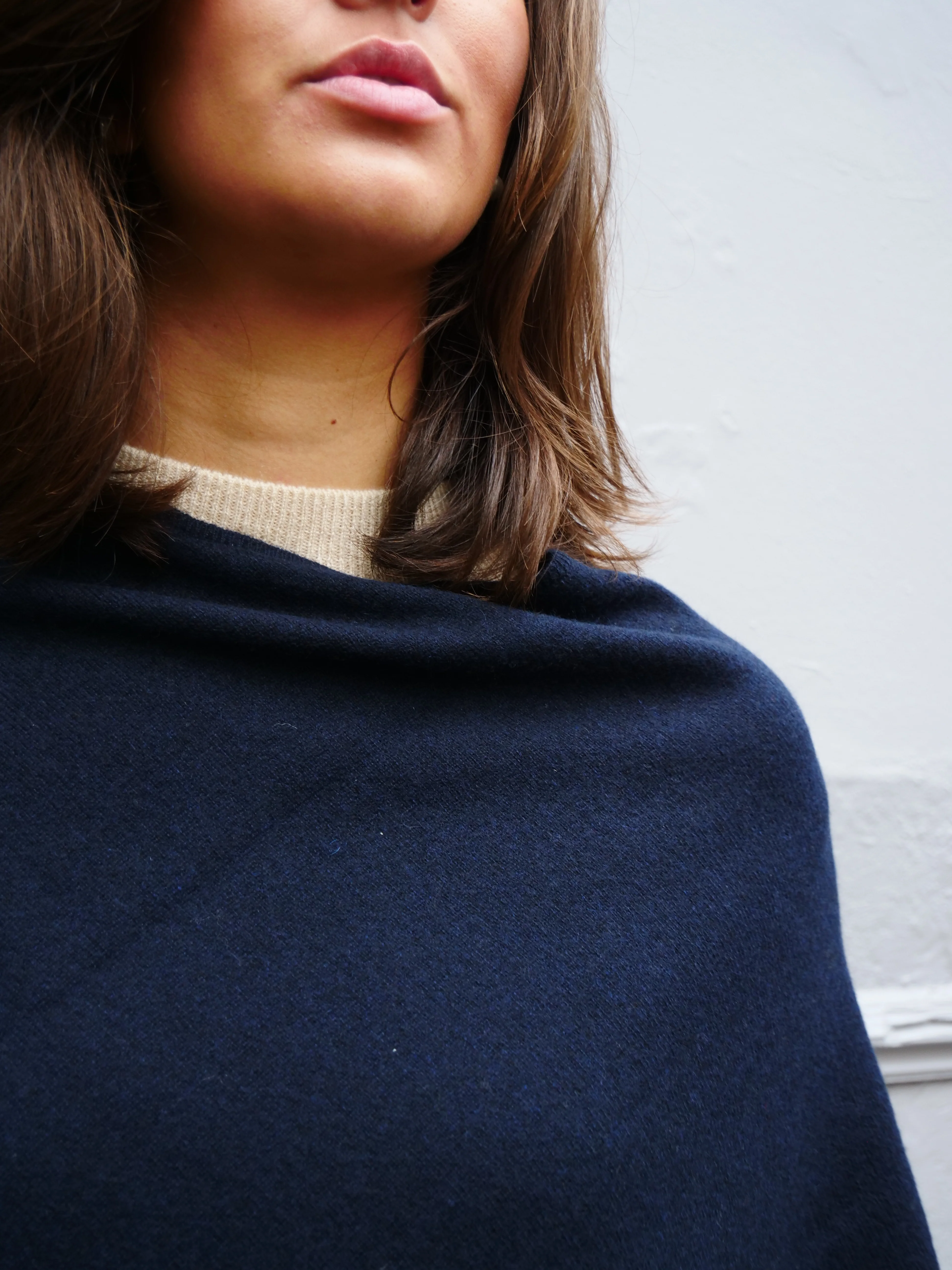 SY-24001 Poncho - 100% Kashmir strik - Dame - Mørke Blå - Image 6